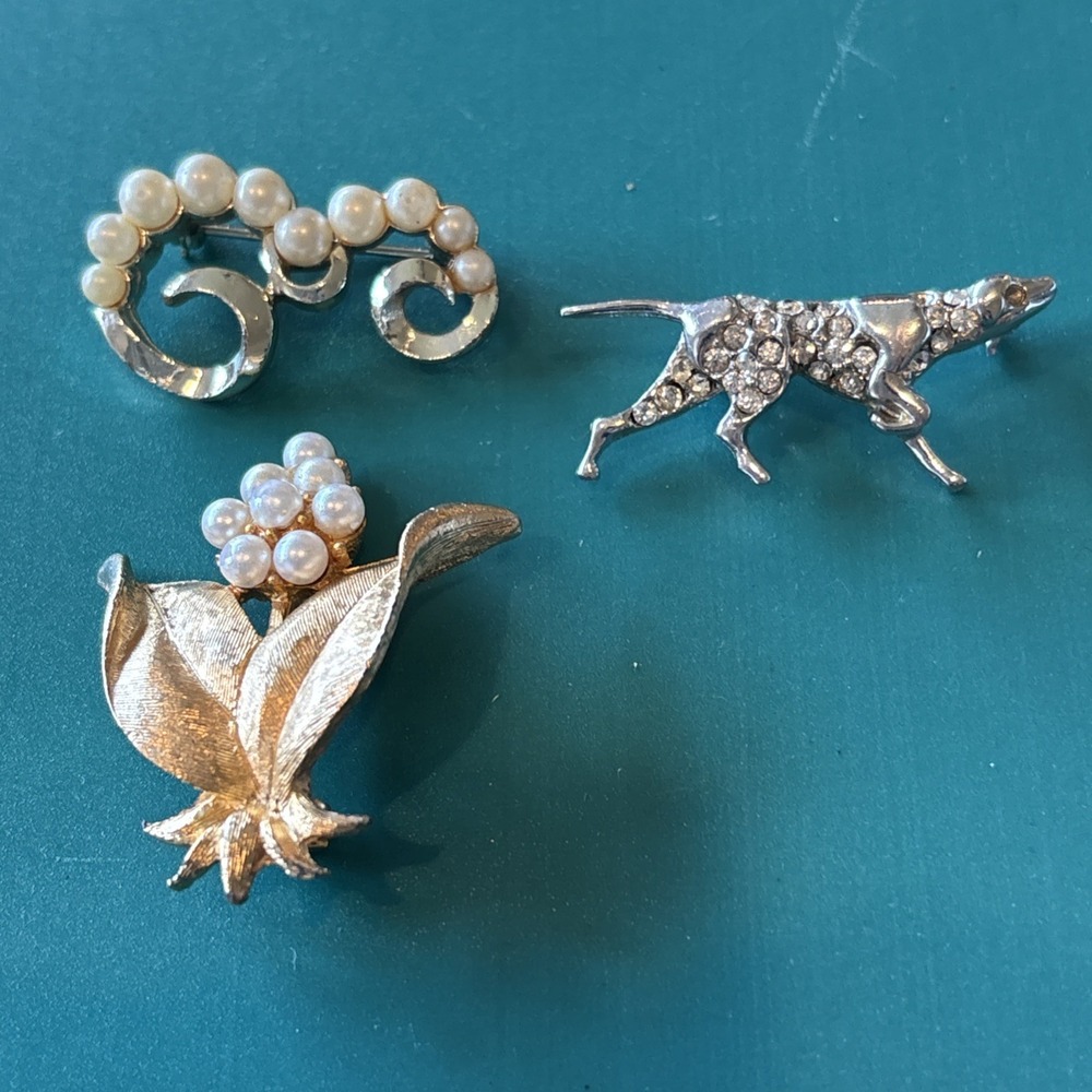Brooches 3x‎ Faux Peals And Rhinestones One Is  Signed Pakula